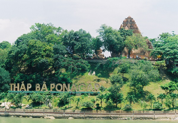Những câu truyện cổ ly kỳ về tháp bà Ponagar Nha Trang