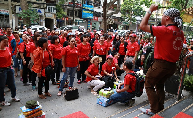 Team bãi biển đoàn Schindler tại Hải Tiến